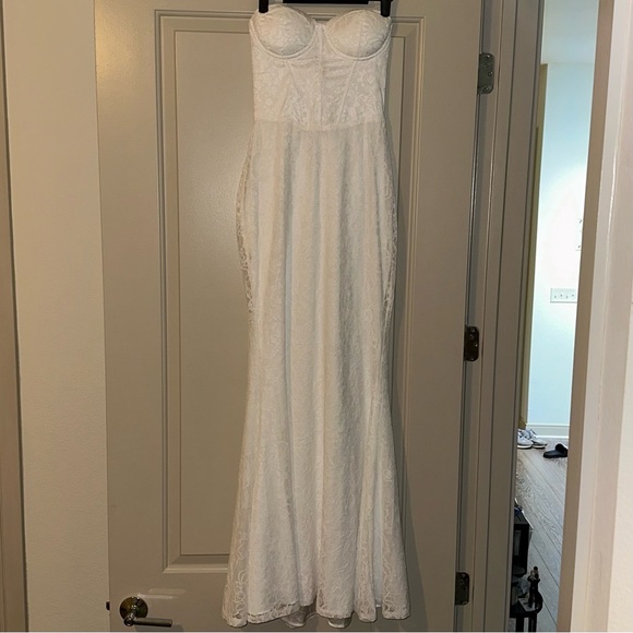 Club L London - ANIYAH lace wedding dress - Picture 1 of 6